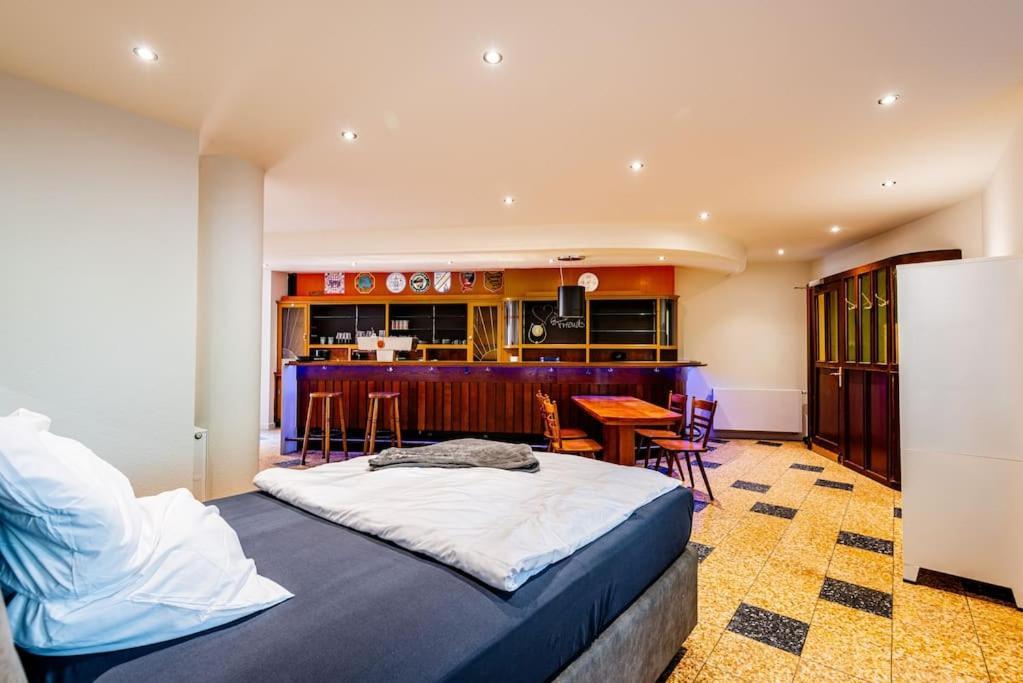 Apartment Wohnen In Ehemaliger Kneipe Köln